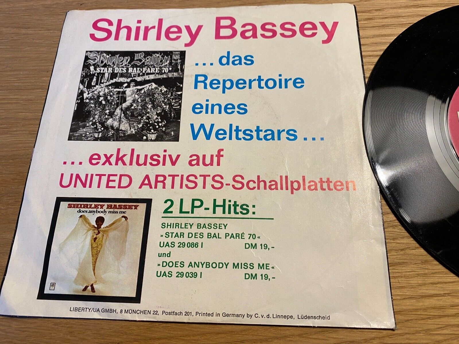 SHIRLEY BASSEY "SOMETHING / EASY TO BE HARD" 1970´S GERMAN PRESS SINGLE UNITED A