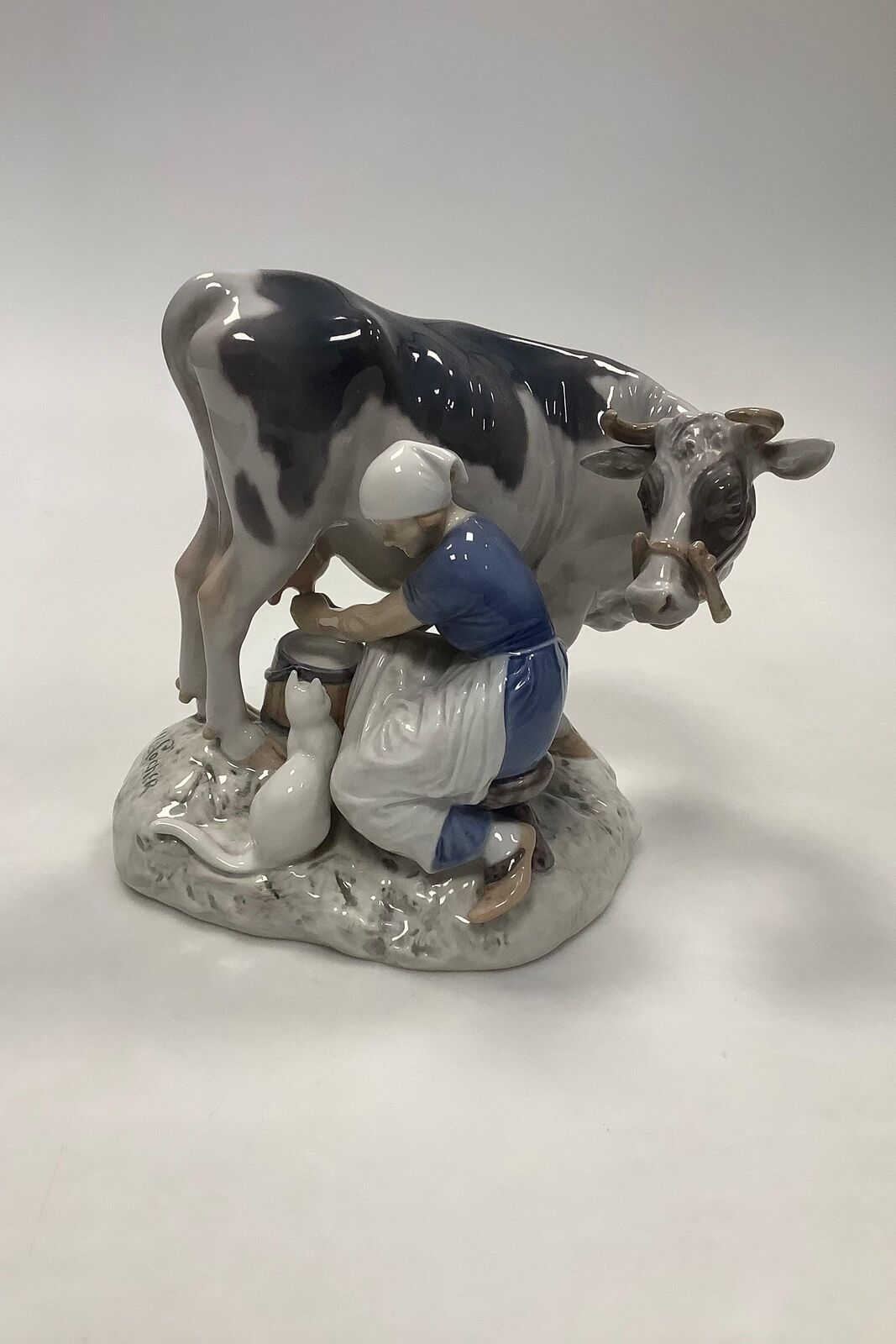 Bing and Grondahl Figurine Dairy Maid Cow and Cat No 2017