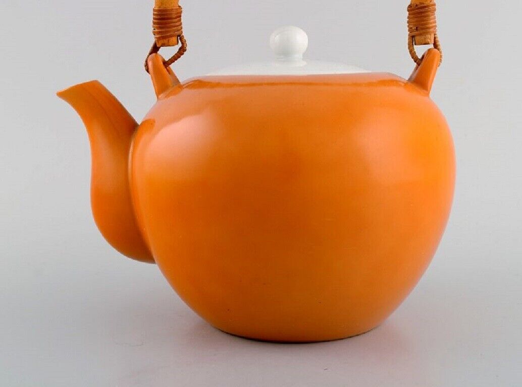 Kenji Fujita for Tackett Associates Porcelain teapot with bamboo handle