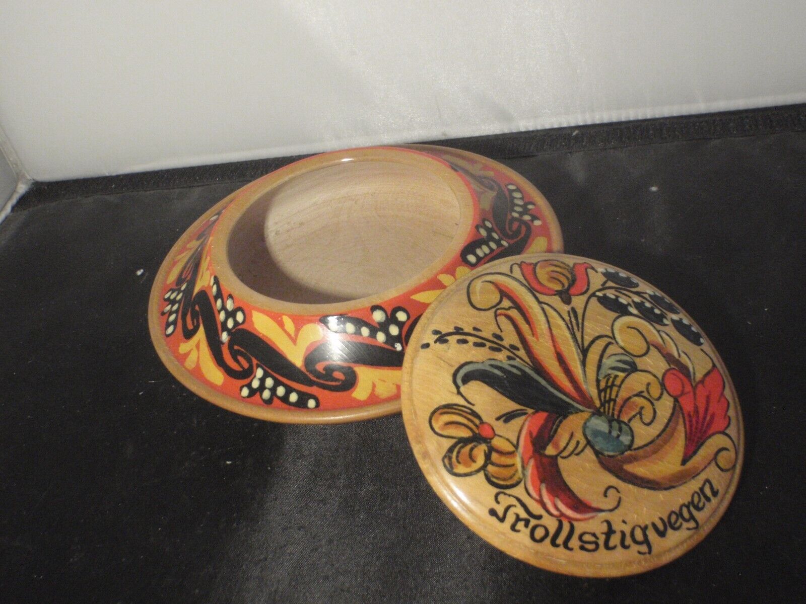 Vintage  Norwegian souvenir  trinket box  painted Flowers Trollstigvegen