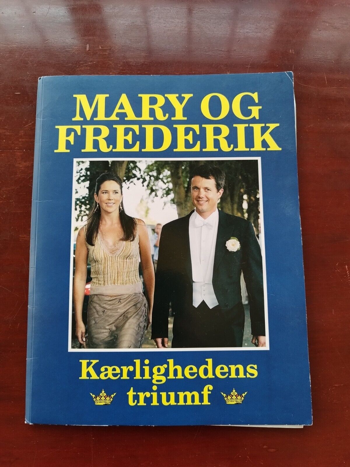 Mary and Frederik  and other Danish  RoyalsFolder with 5 magazine additions