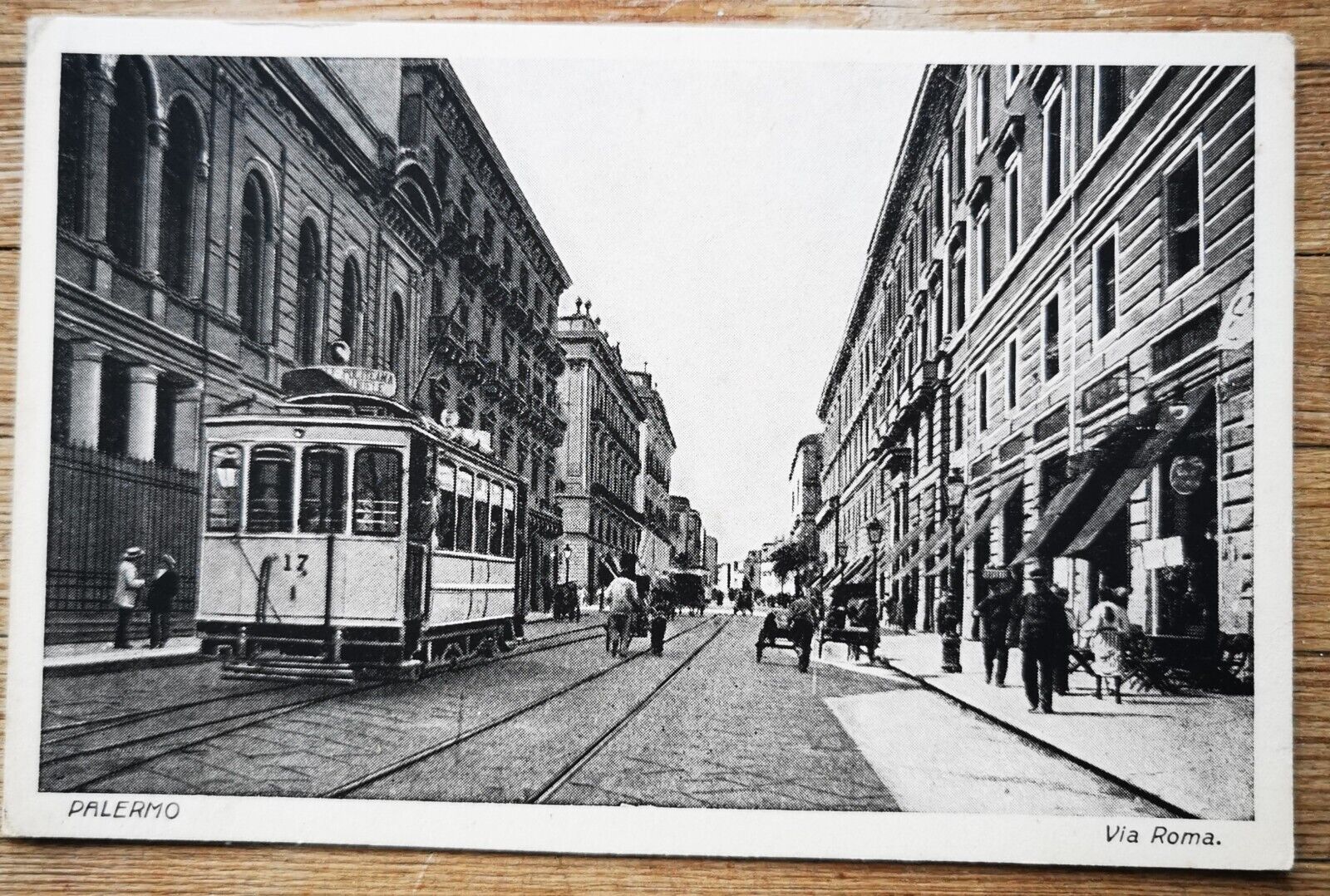 Old un-used postcard from Italy: Motif from via Roma in Palermo pok315