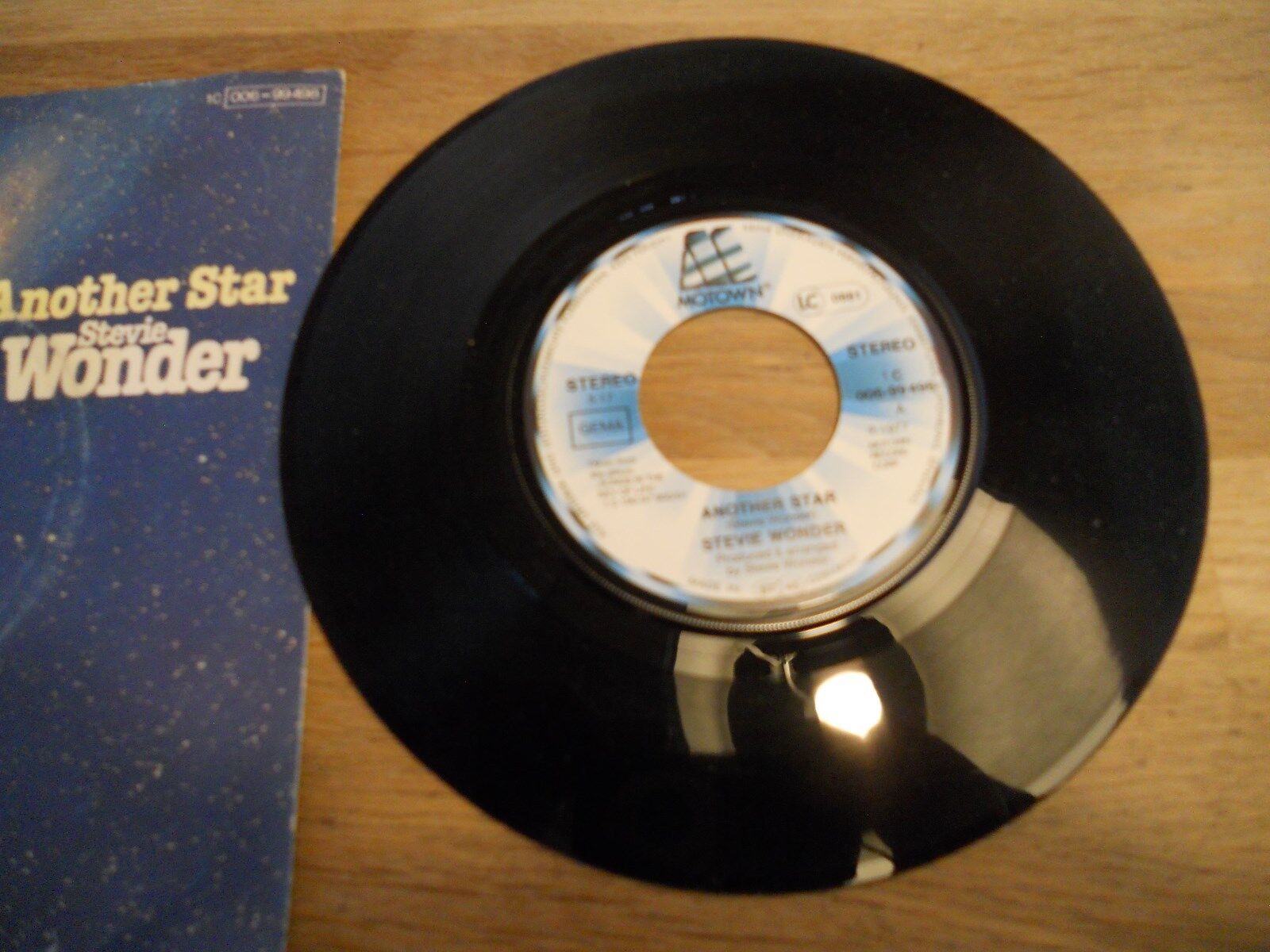 STEVIE WONDER "ANOTHER STAR / CREEPIN´" 7 INCH SINGLE USED 1977 USED MOTOWN SOUL