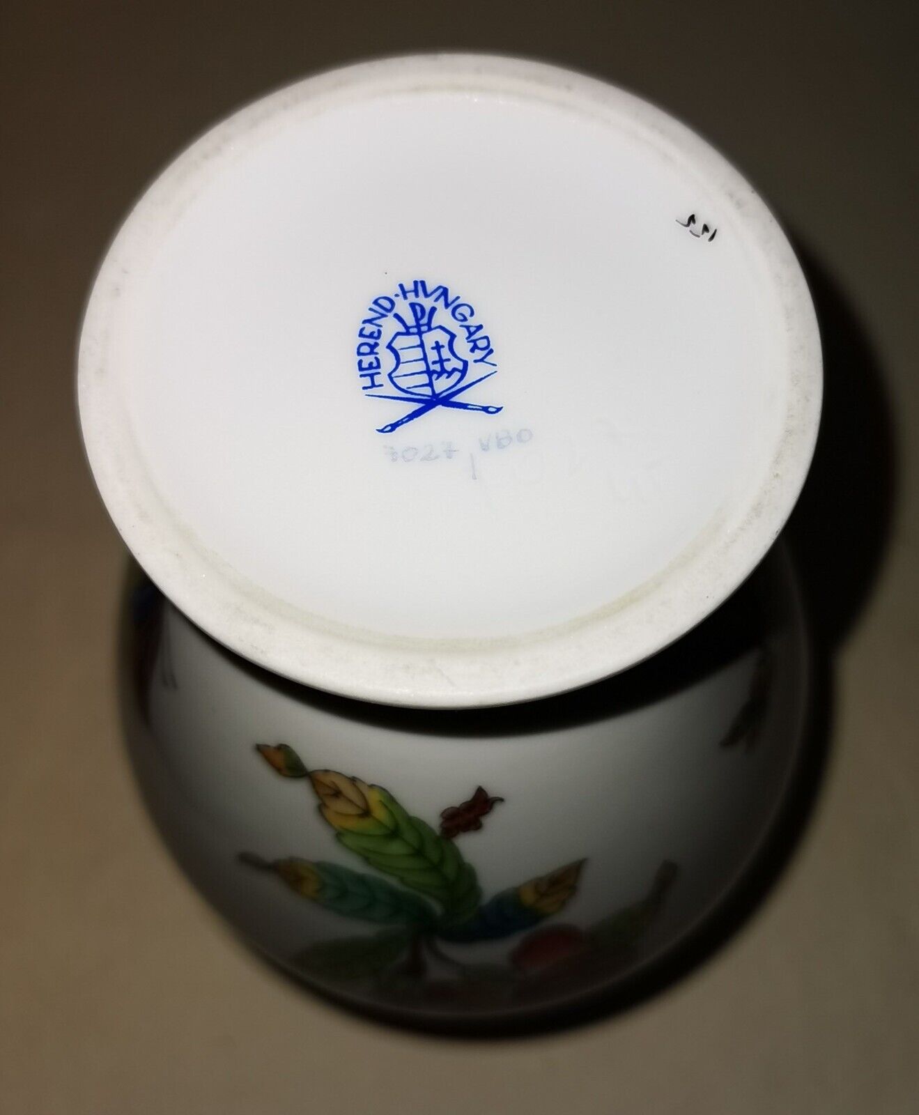 Elegant porcelain vase - Butterflies and flower decoration from Herend Hungary