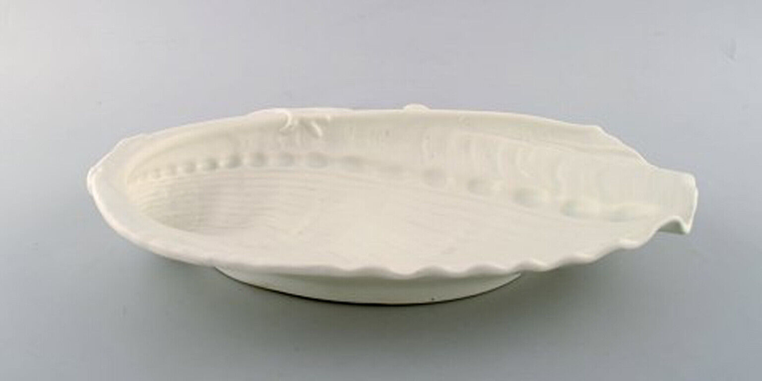 Wilhelm Kåge for Gustavsberg Studio "Carrara" bowl in the shape of a clam