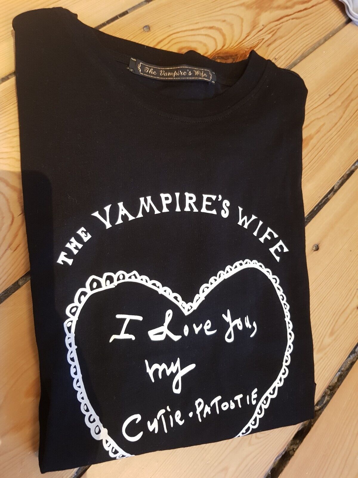 Vampires Wife Valentine's t-shirt size S