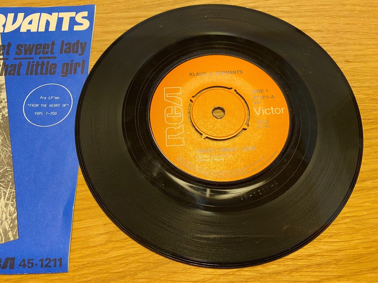 KLAUS  SERVANTS "SWEET SWEET LADY/HELP THAT LITTLE GIRL" DANISH 7" VINYL SINGLE