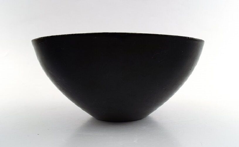 Krenit bowl by Herbert Krenchel Black metal and red enamel 1970s