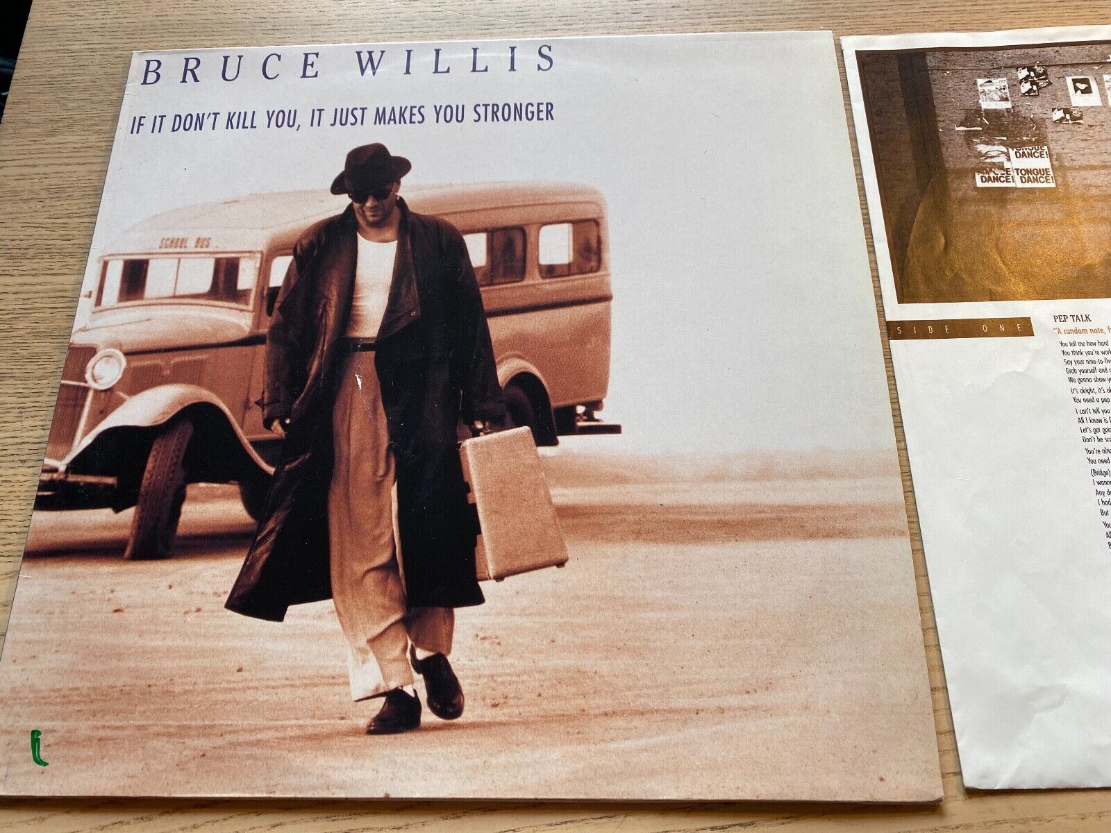 BRUCE WILLIS "IF IT DON´T KILL YOU IT JUST MAKE YOU STRONGER" 1989 MOTOWN VINYL