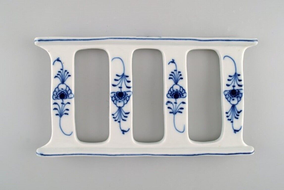 Presumably Meissen Blue Onion trivet in hand-painted porcelain Approx 1900