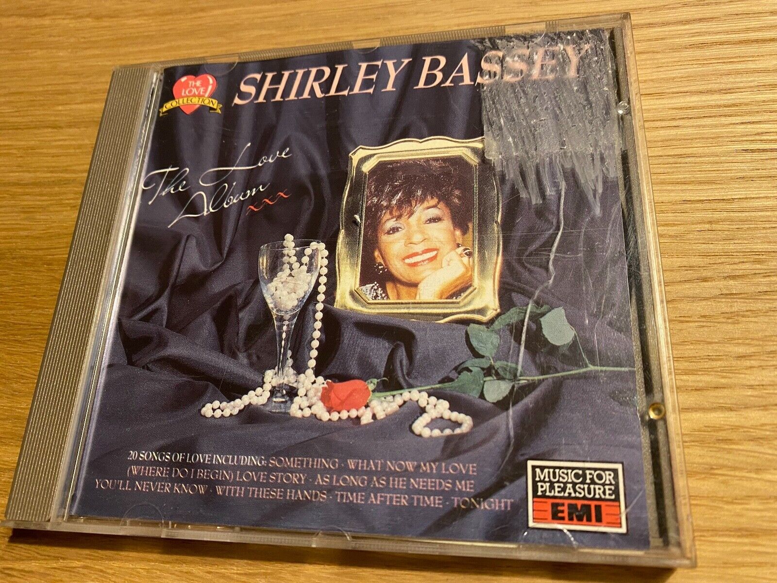 SHIRLEY BASSEY "THE LOVE ALBUM" 1990 UK CD ALBUM 20 TRACK EMI MUSIC FOR PLEASURE