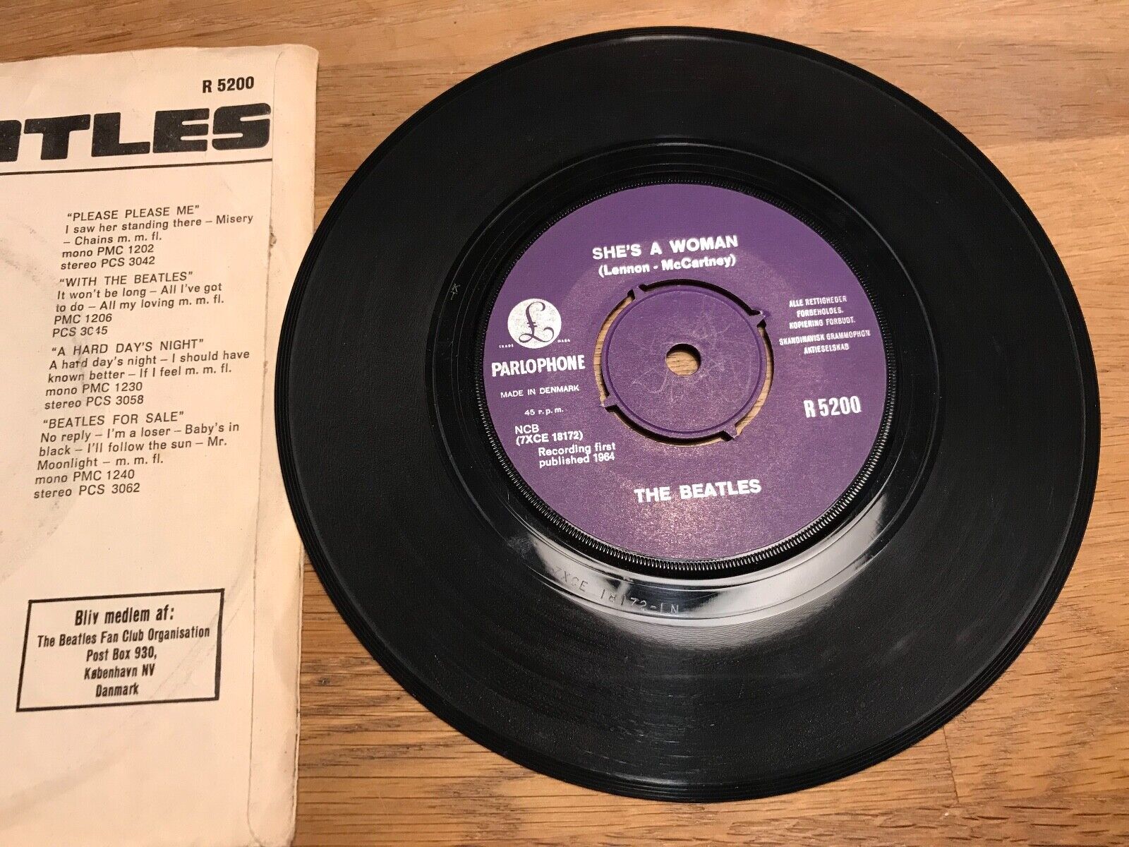 THE BEATLES "I FEEL FINE / SHE´S A WOMAN" 1964 DANISH PRESSED 7" VINYL SINGLE DK