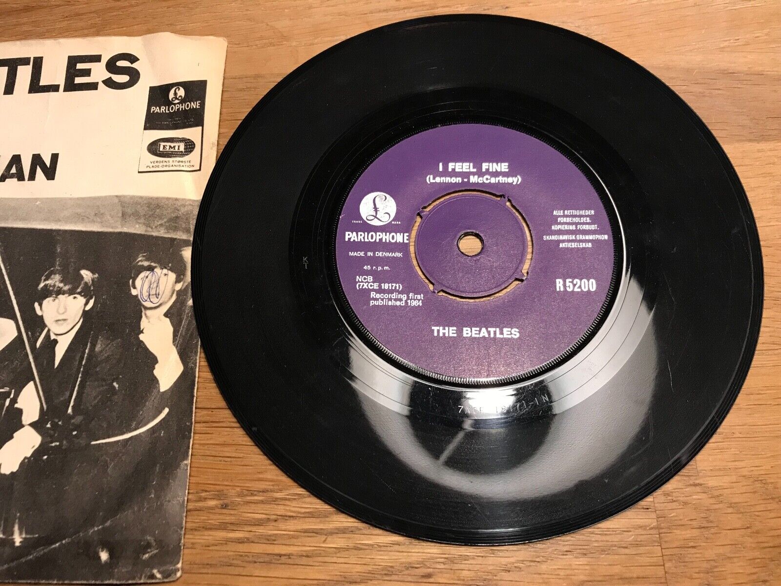 THE BEATLES "I FEEL FINE / SHE´S A WOMAN" 1964 DANISH PRESSED 7" VINYL SINGLE DK