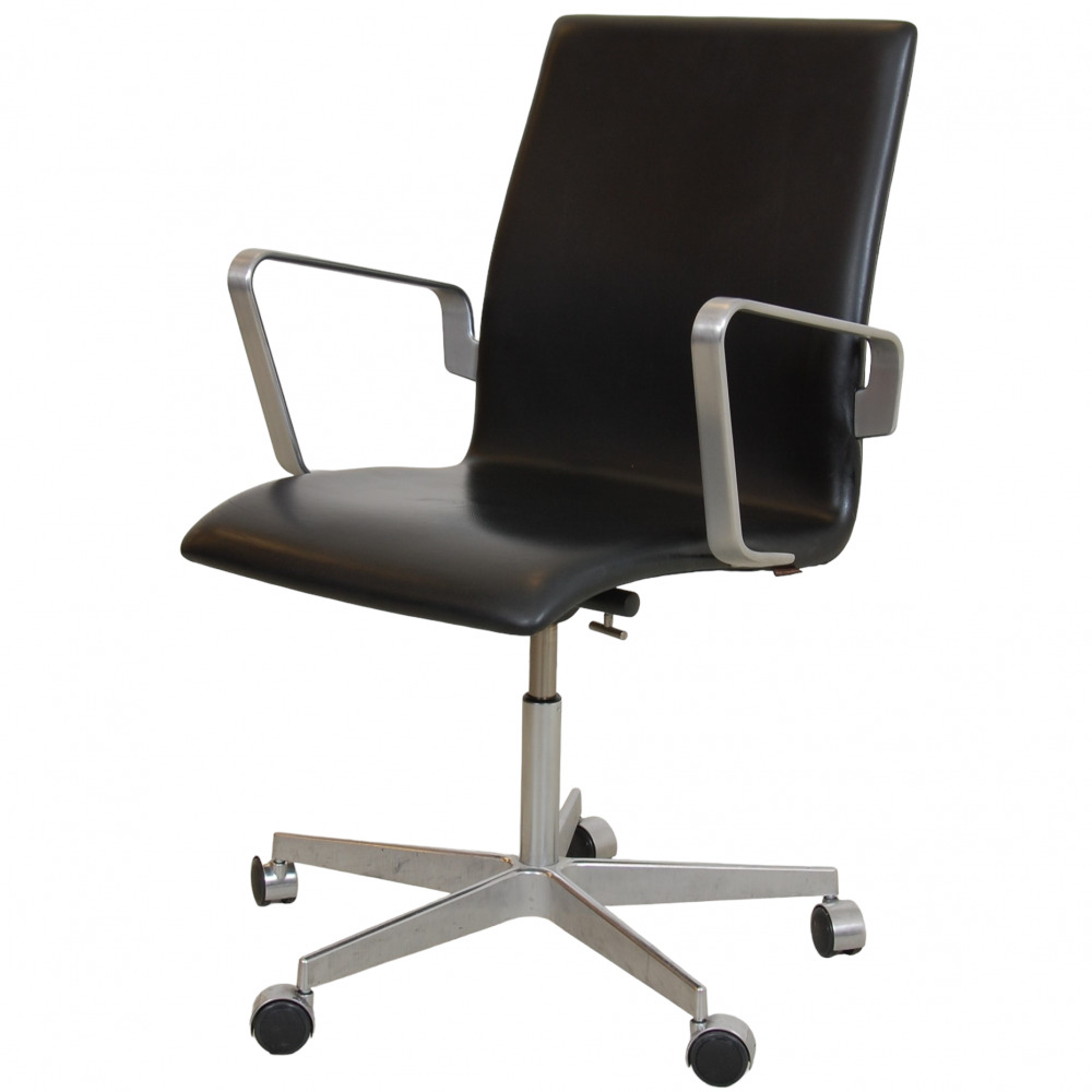 Arne Jacobsen Oxford office chair in black leather by Fritz Hansen