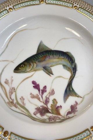 Royal Copenhagen Flora Danica Fish Plate No 19/3549