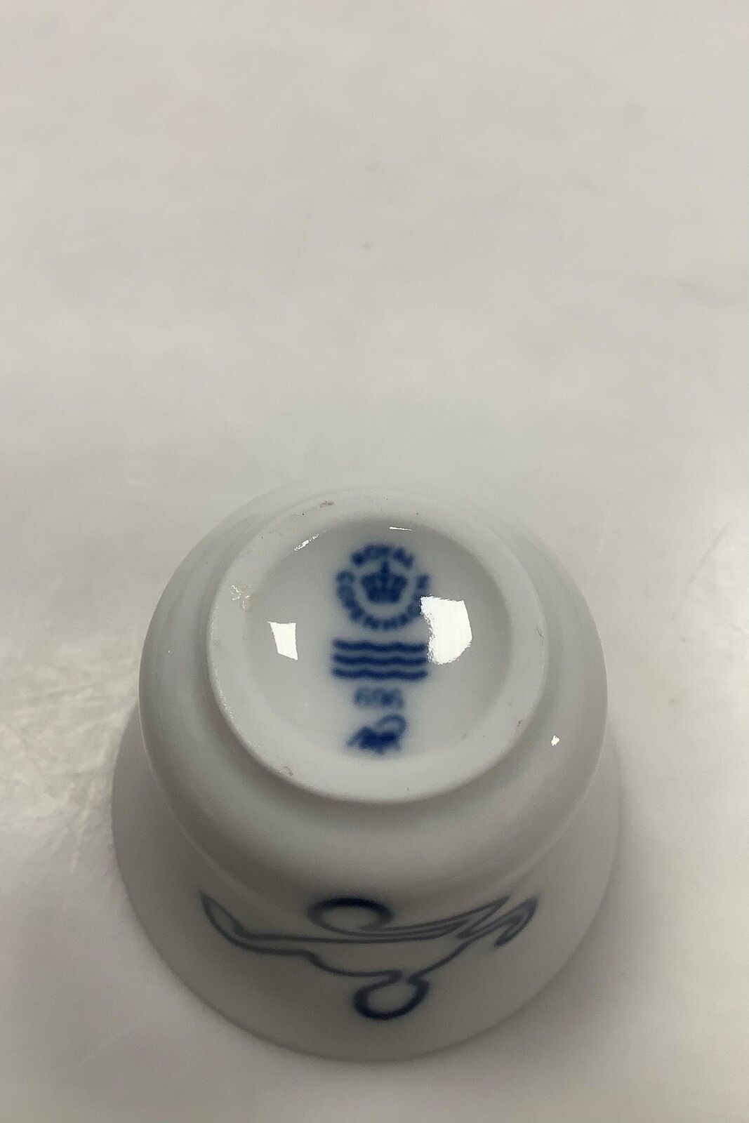 Royal Copenhagen Musica Egg cup No 696