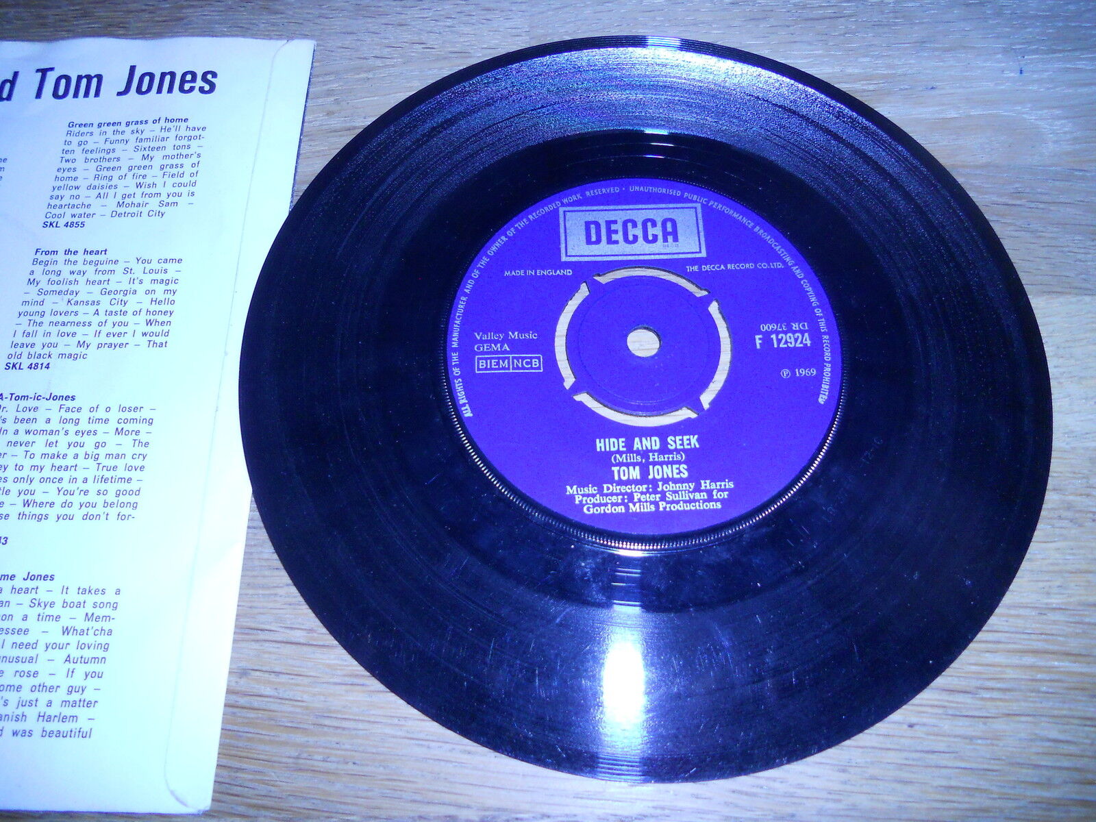 TOM JONES "LOVE ME TONIGHT / HIDE AND SEEK" 1969 UK BIEM / GEMA DECCA RECORDS UK