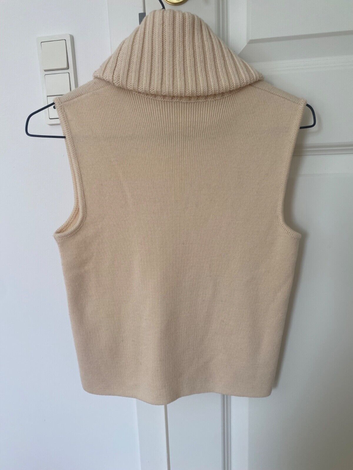 Chanel 100% wool sleeveless turtleneck top beige shell size 8 / small