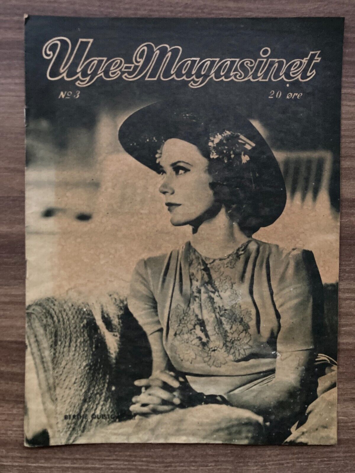 Berthe Quistgaard Cover 1940s Complete Antique Danish Magazine "Uge-Magasinet"