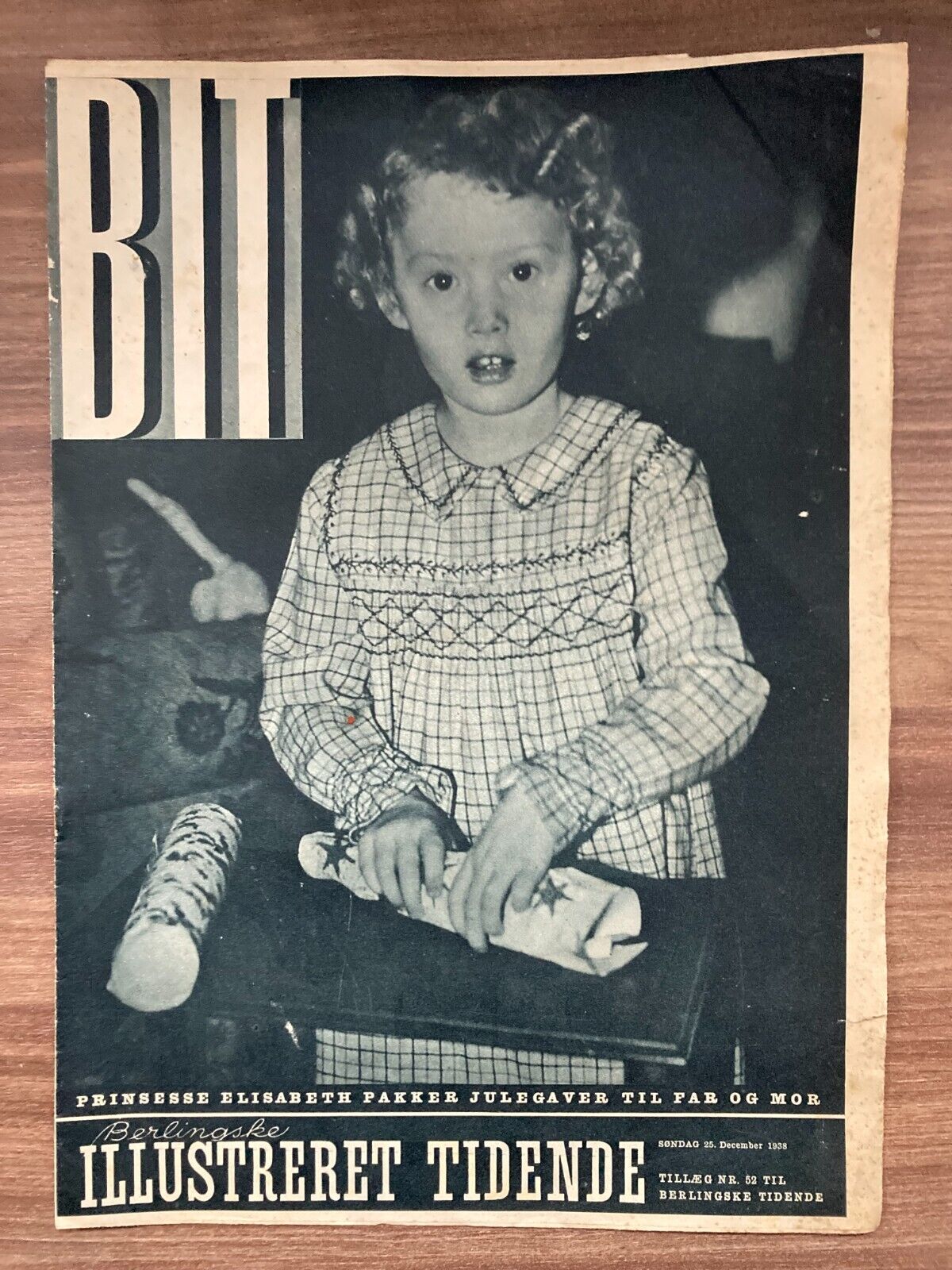 Queen Elizabeth II Christmas Gift Wrapping Danish Magazine 1938 "Berlingske IT"