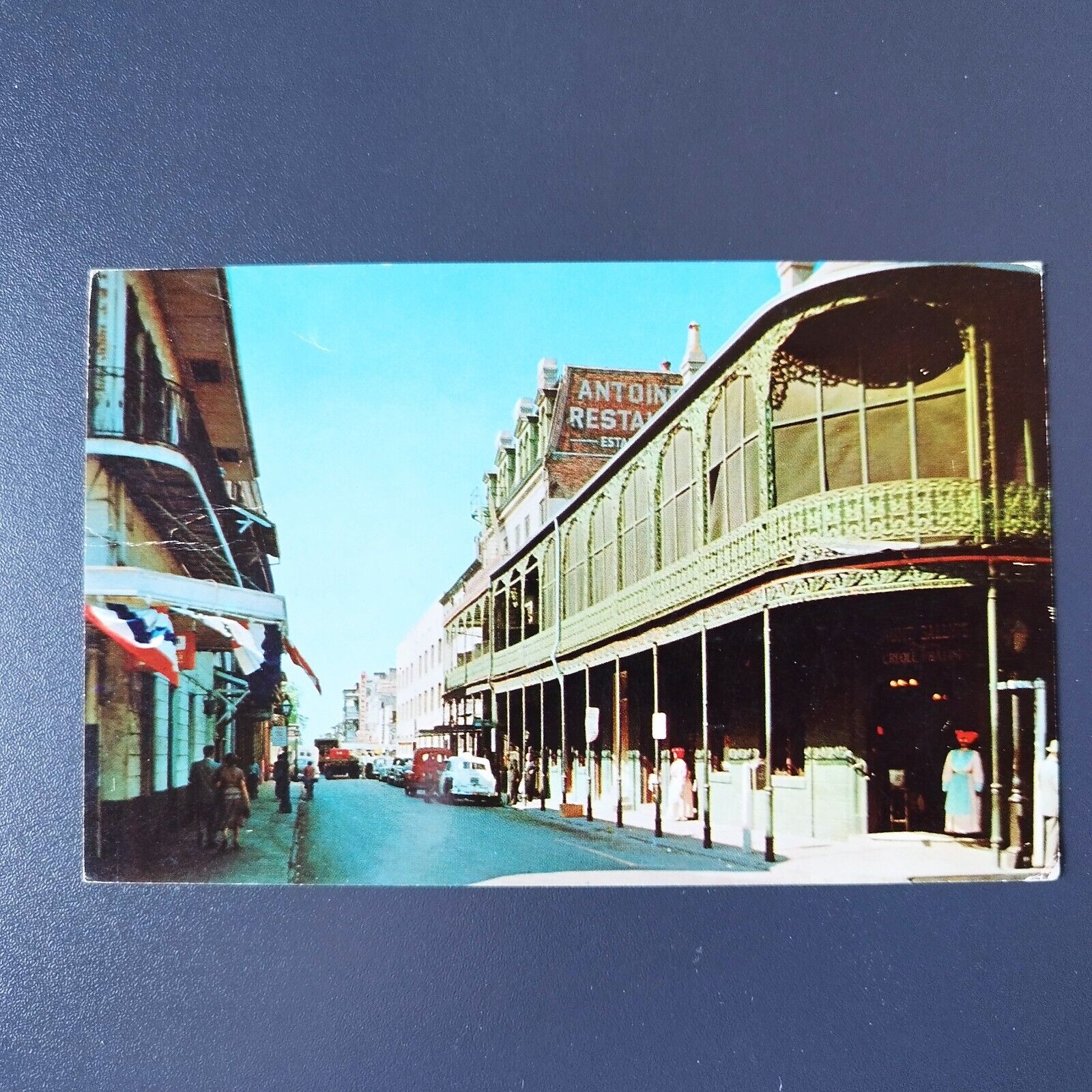 LouisianaNew Orleans Typical street scene in the French Quarter J9