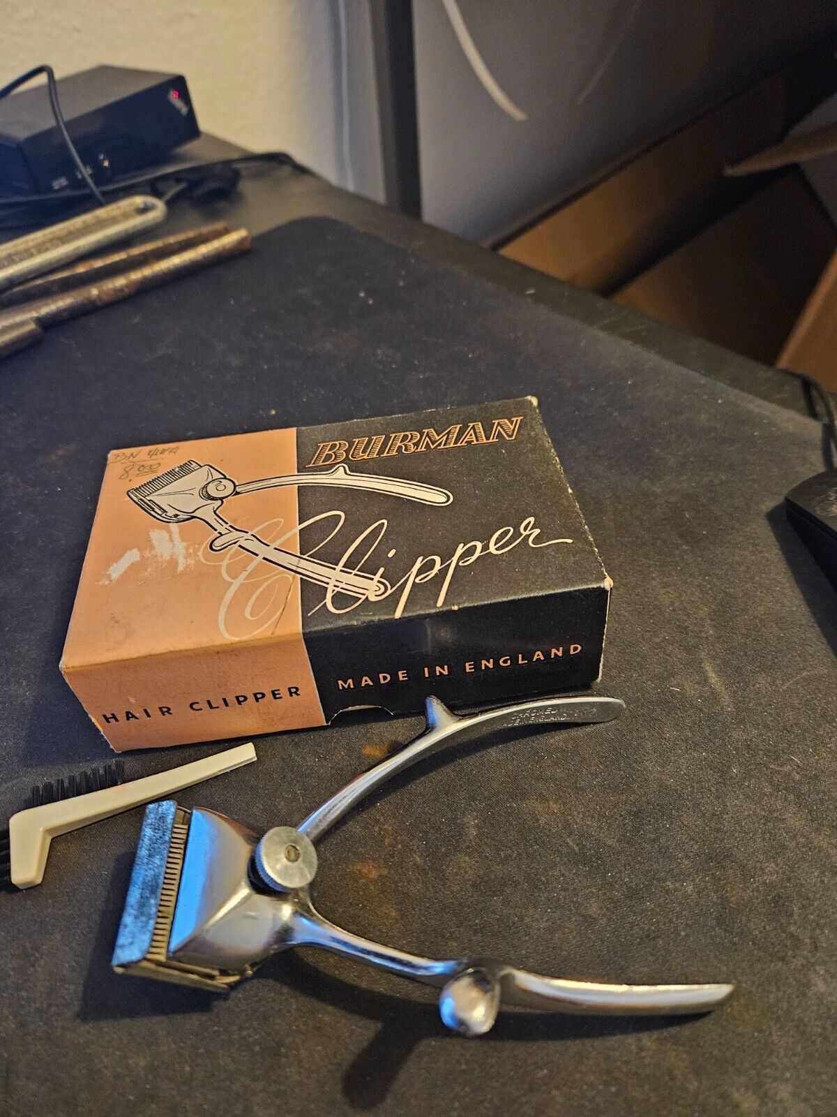 VINTAGE HAIR CLIPPER BURMAN MADE IN ENGLAND WITH ORIGINAL BOX