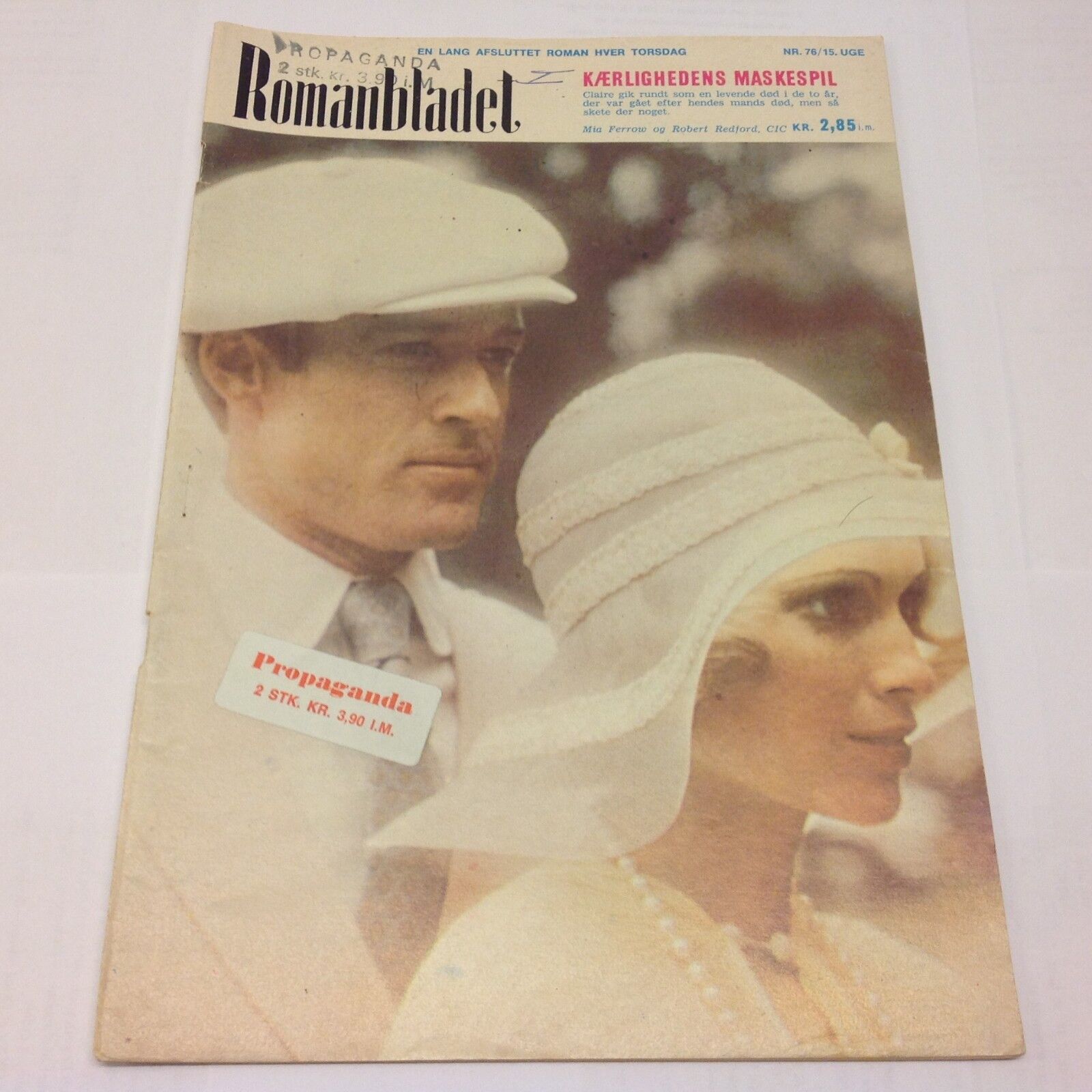 Mia Ferrow Robert Redford Front Cover Vintage 1960s Danish Magazine Romanbladet