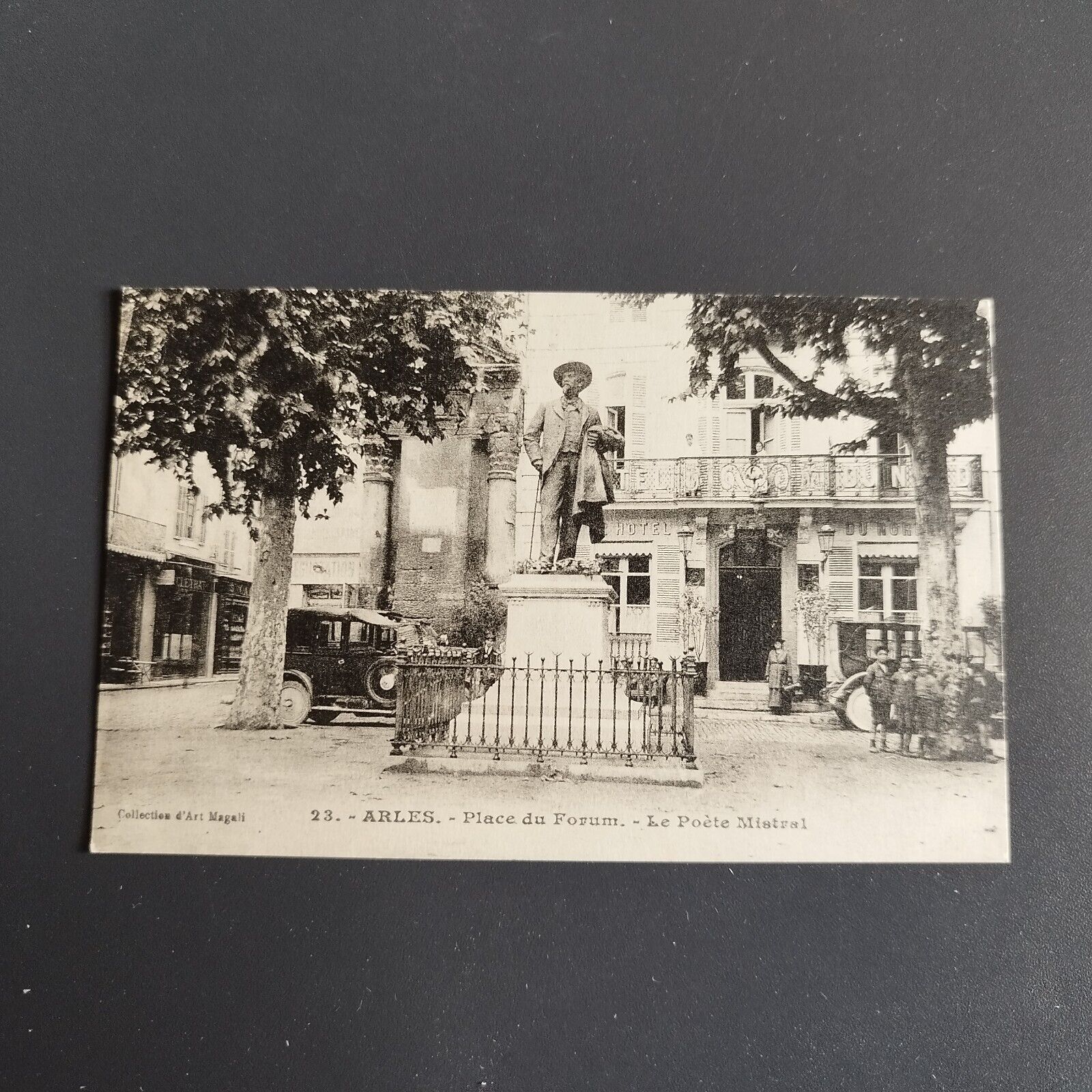 France-23- ARLES- Place du Forum 1910s