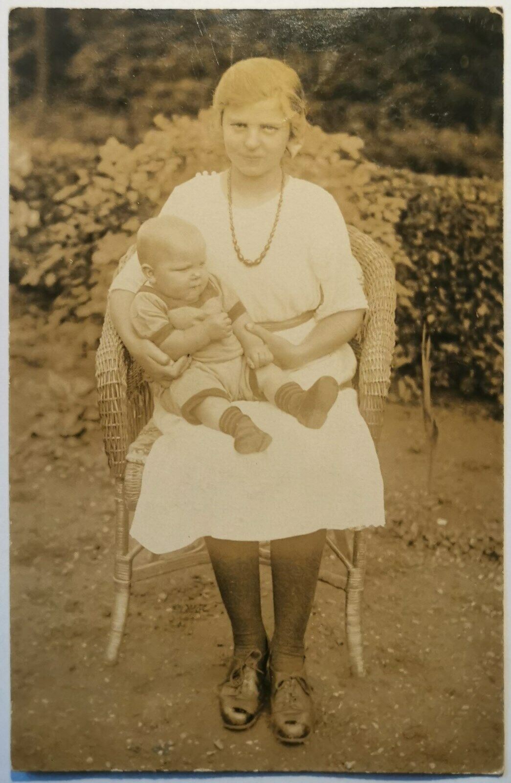 Vtg photo postcard: Adorable tence young woman with her little child  Pok1204