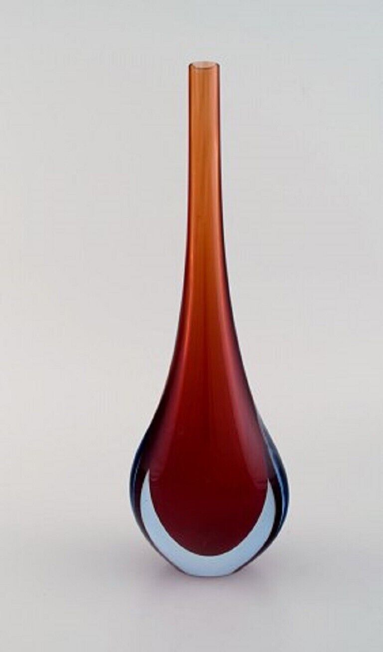 Murano vase in reddish and clear mouth blown art glass Italian design 1960/70s