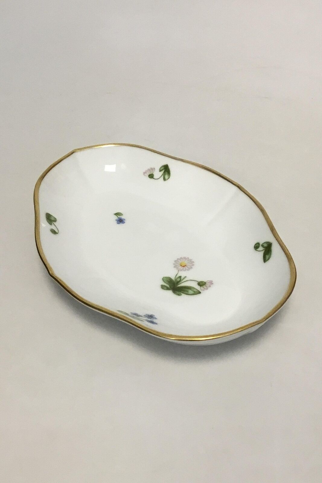 Royal Copenhagen Bellis and Coltsfoot Oval cake dish