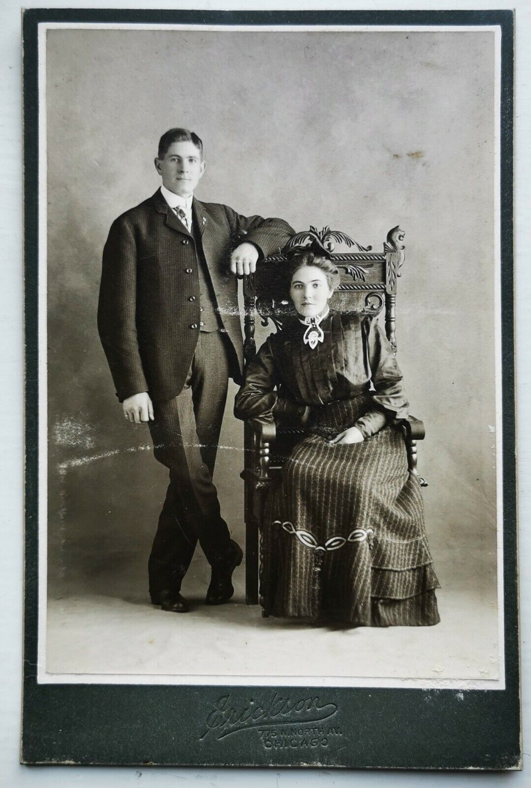 Cabinet card photo:  Portrait of handsome young couple from around 1900  Fx853