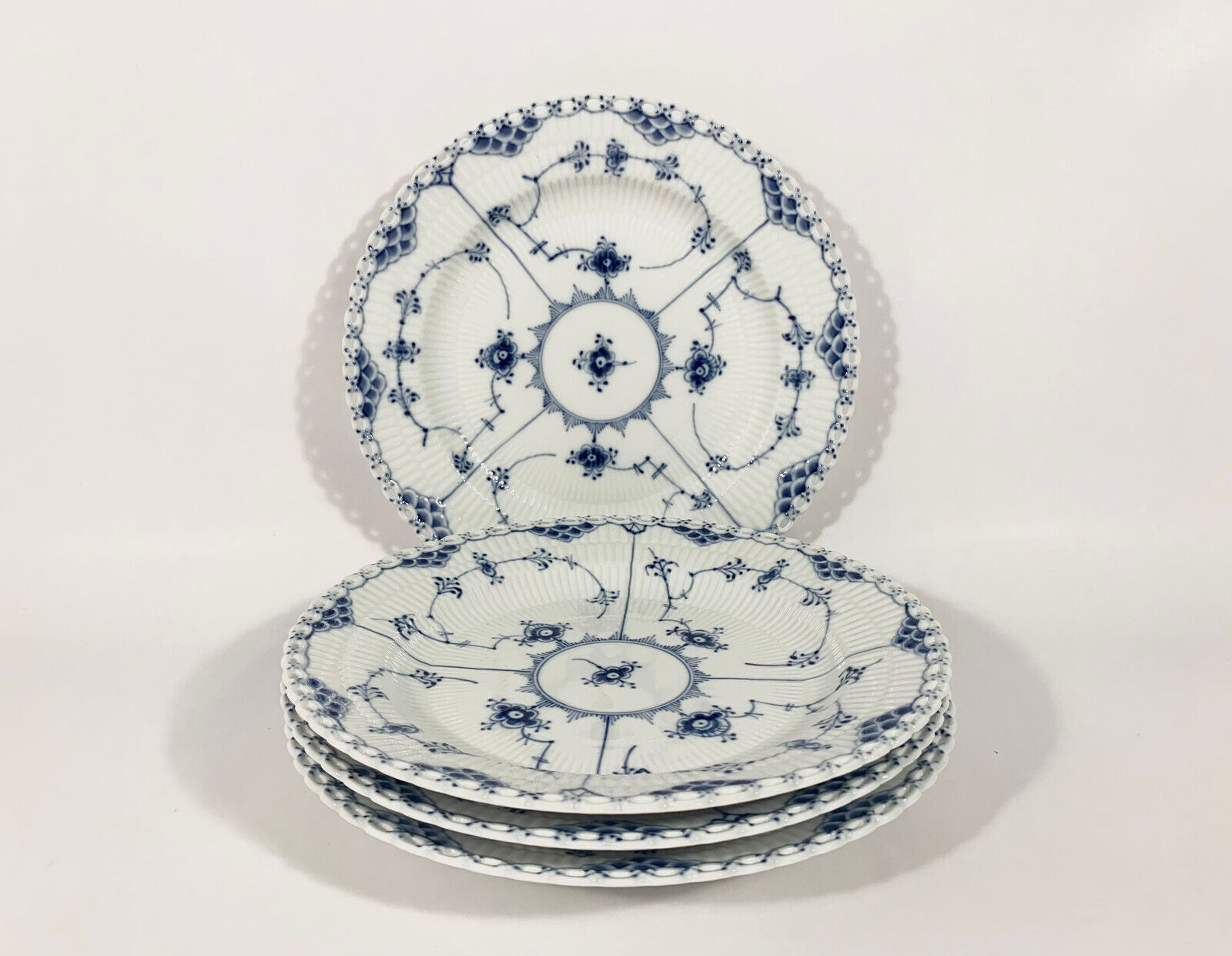 4x Royal Copenhagen Blue Fluted Full Lace 1084 Dinner Plates Diameter 255 cm