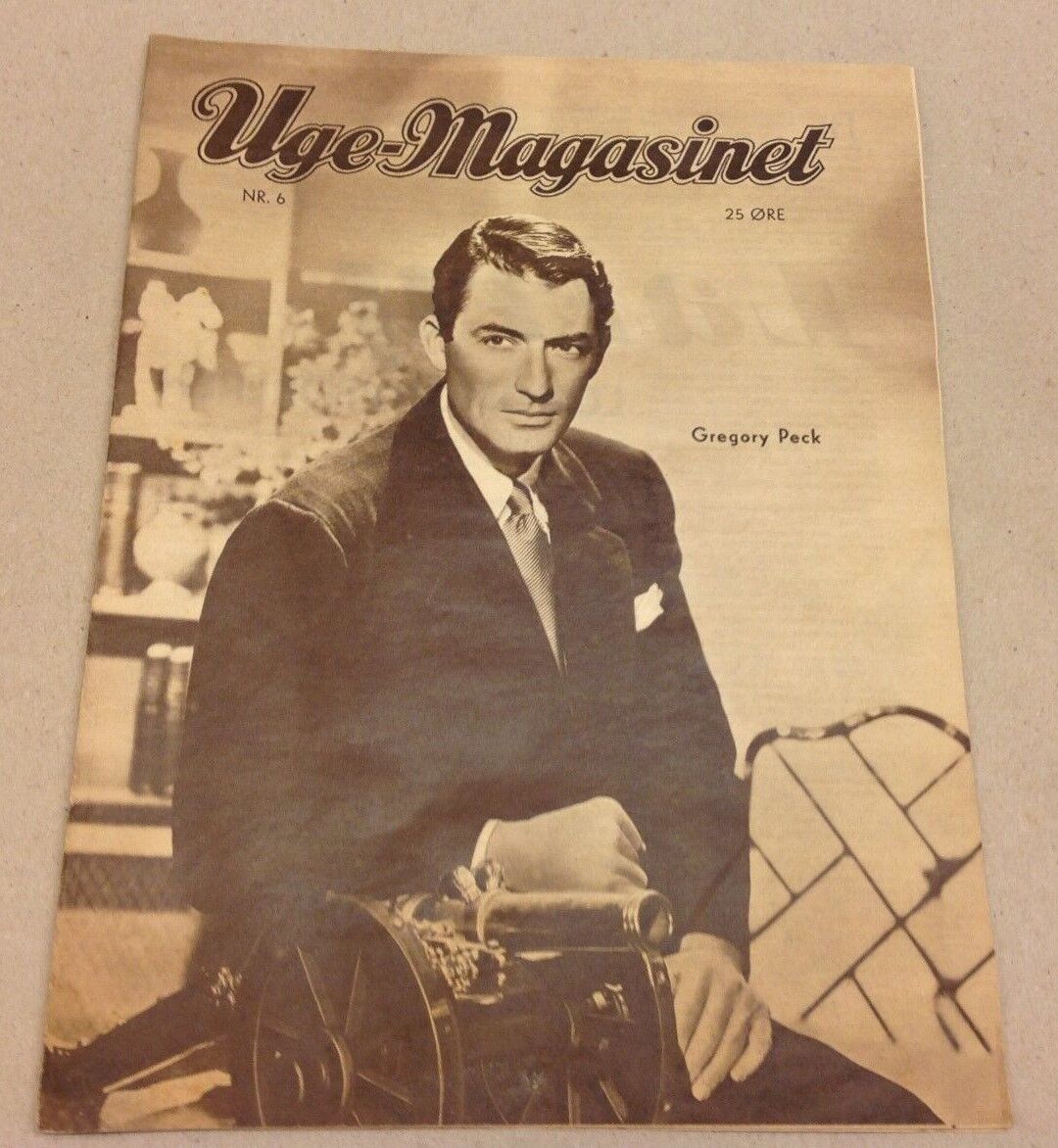 Gregory Peck in Suit on Front Cover Old Original Vintage Danish Magazine 1952