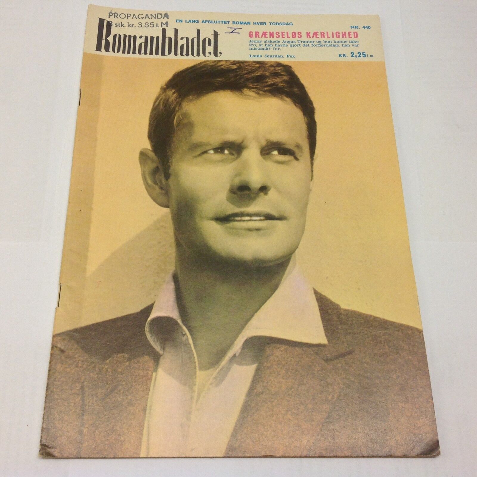 Louis Jourdan Fox On Front Cover Photo Vintage 1960s Danish Magazine Romanbladet