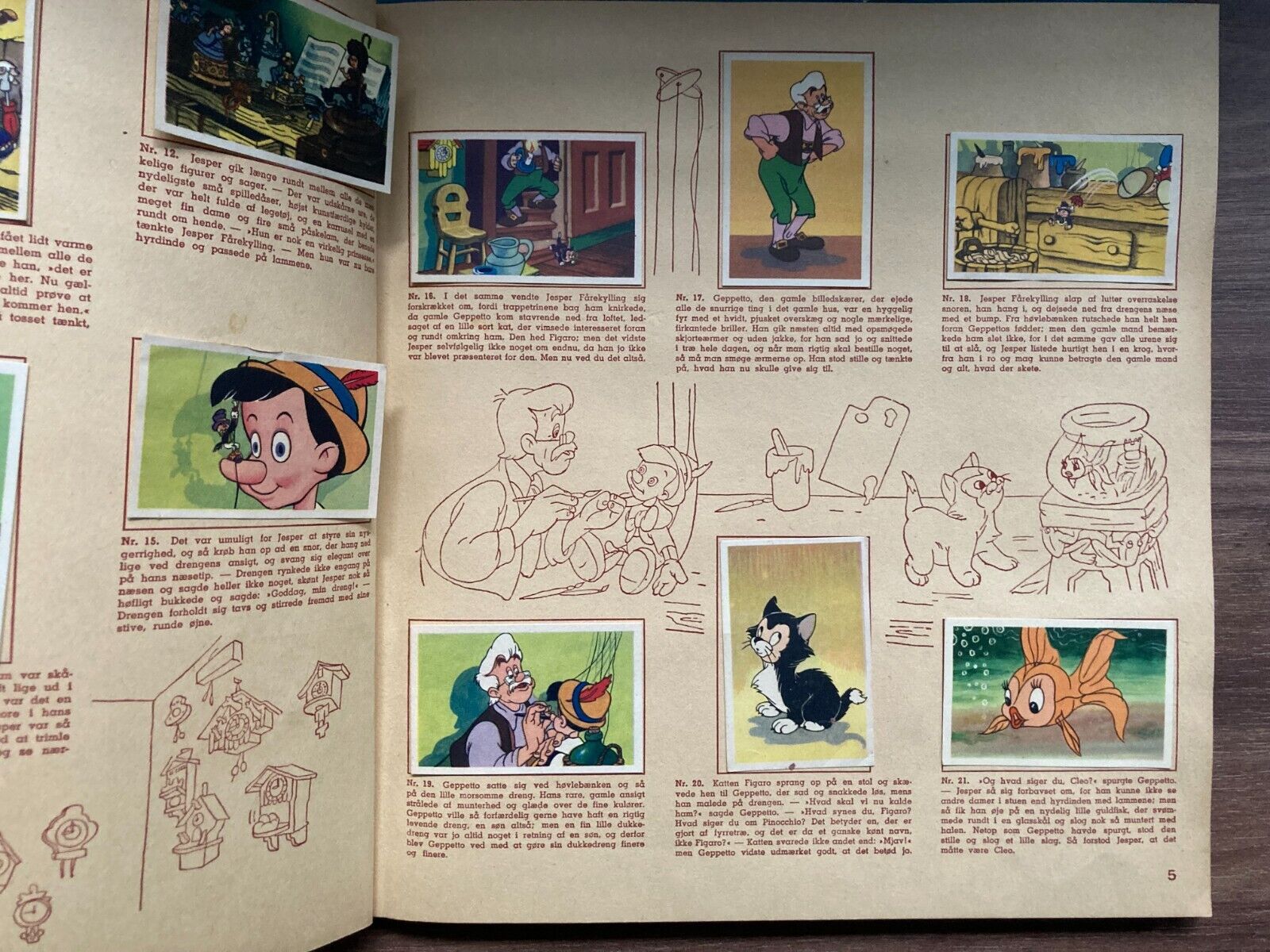 "Pinocchio" Complete Danish Trading Card Album (1949)  - 196 Cards Included