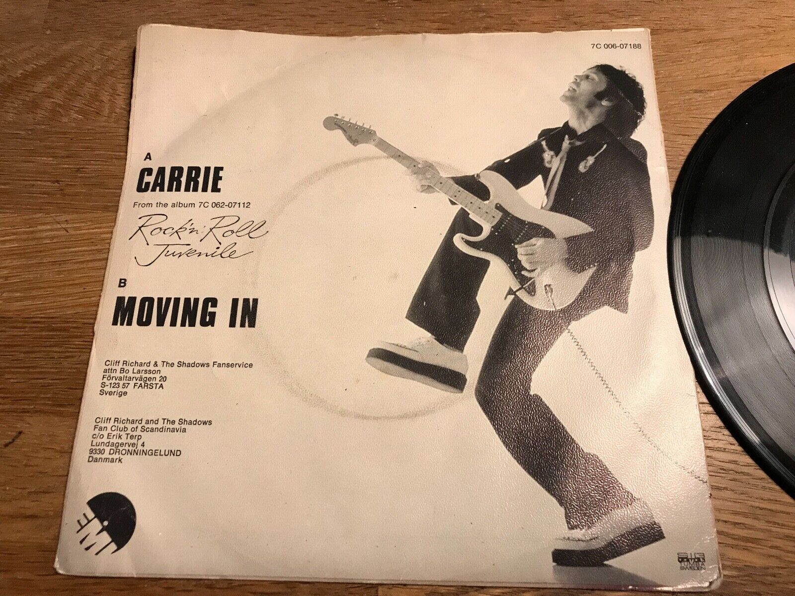 CLIFF RICHARD "CARRIE / MOVING IN" 1979 EMI SWEDISH PRESSING NCB SCANDINAVIAN 7"