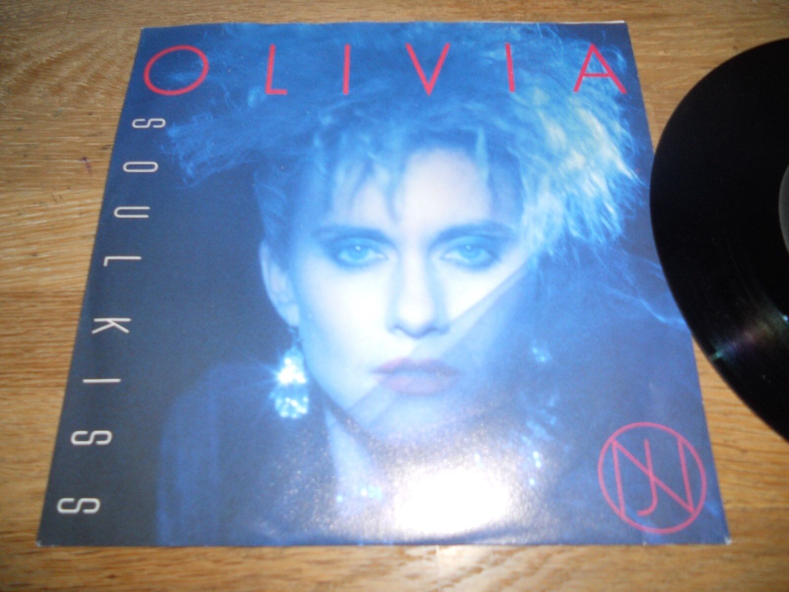 OLIVIA NEWTON-JOHN "SOUL KISS / ELECTRIC" 1985 DUTCH 7 INCH VINYL SINGLE MERCURY