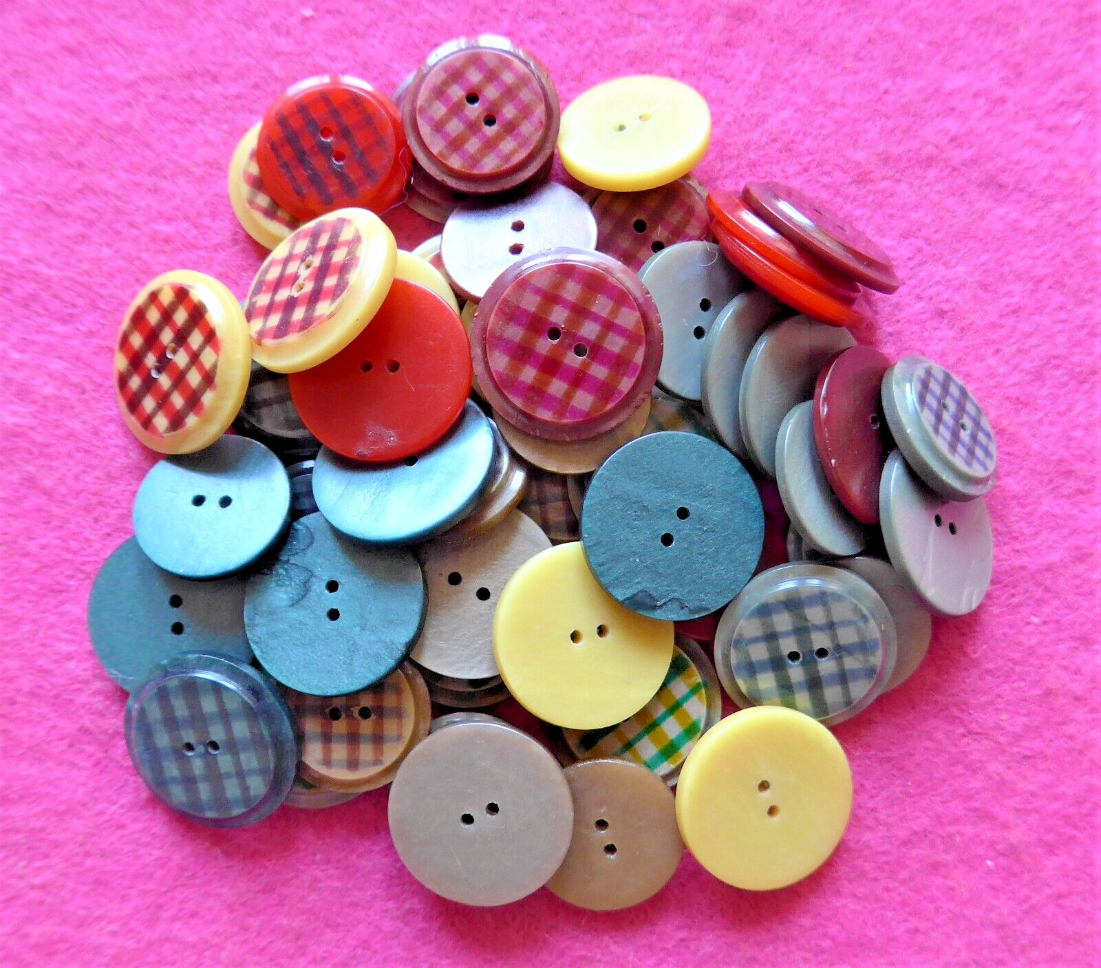 SALE - 53 vintage CHECKERED plastic buttons - 7 different colors/ 2 sizes  (22)