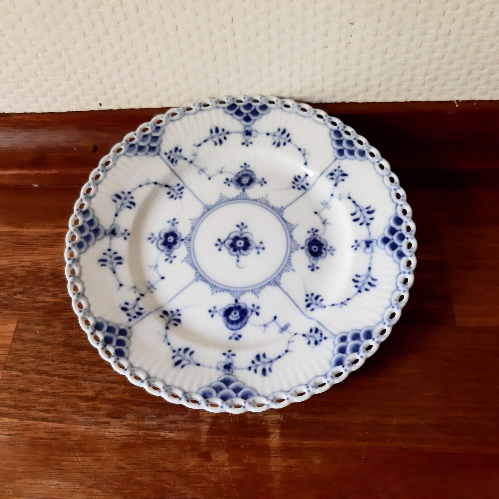 4 Old Plates 15 cm BLUE FLUTED FULL LACE # 1-1088 Royal Copenhagen 1937