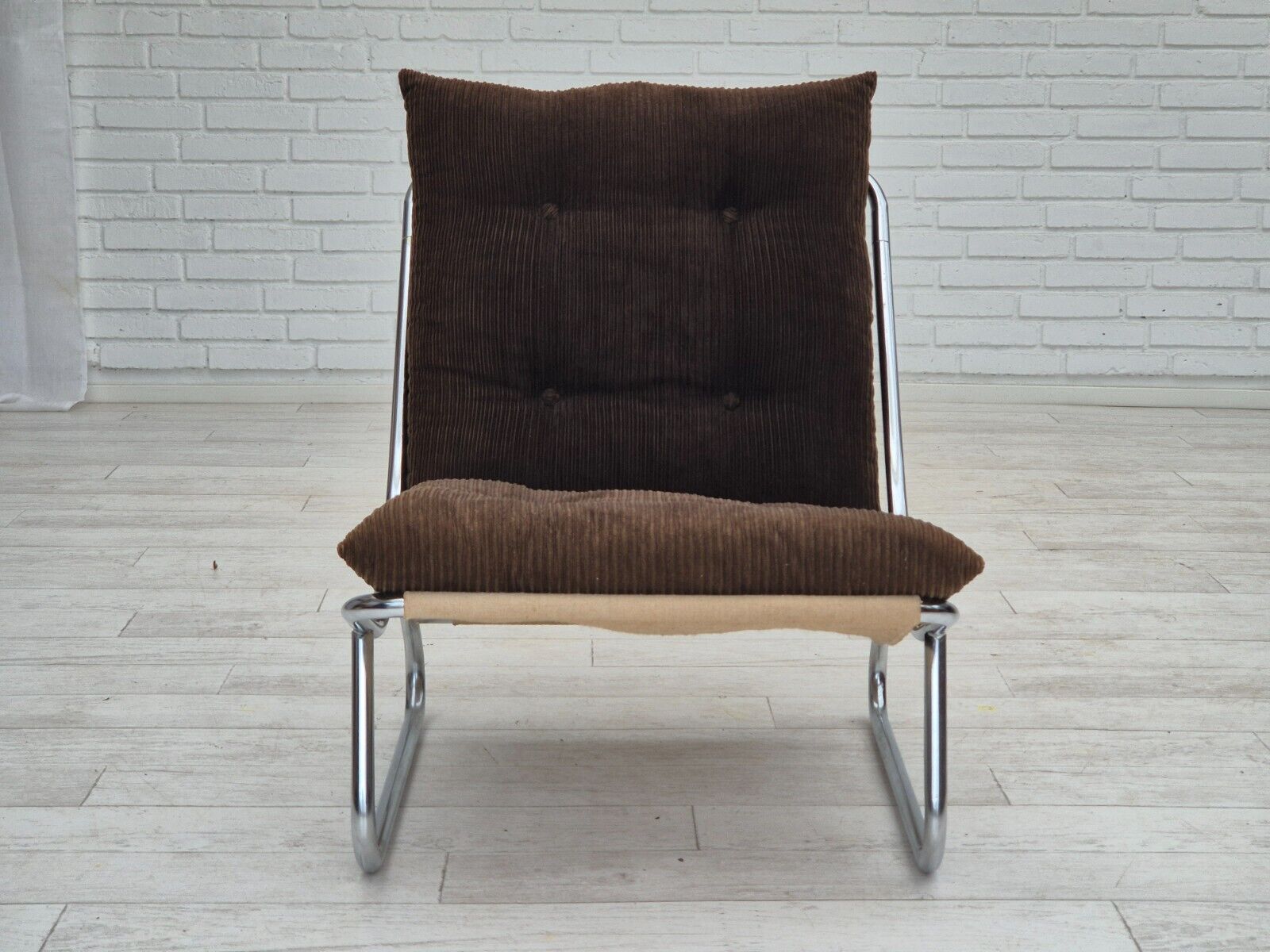 1970s British design by Peter Hoyte "Sling" lounge chair corduroy original