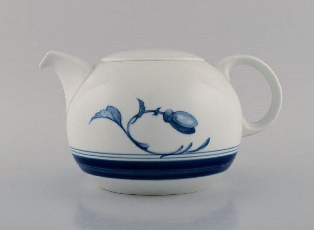 Bing  Grøndahl Corinth teapot Model number 656 1970s