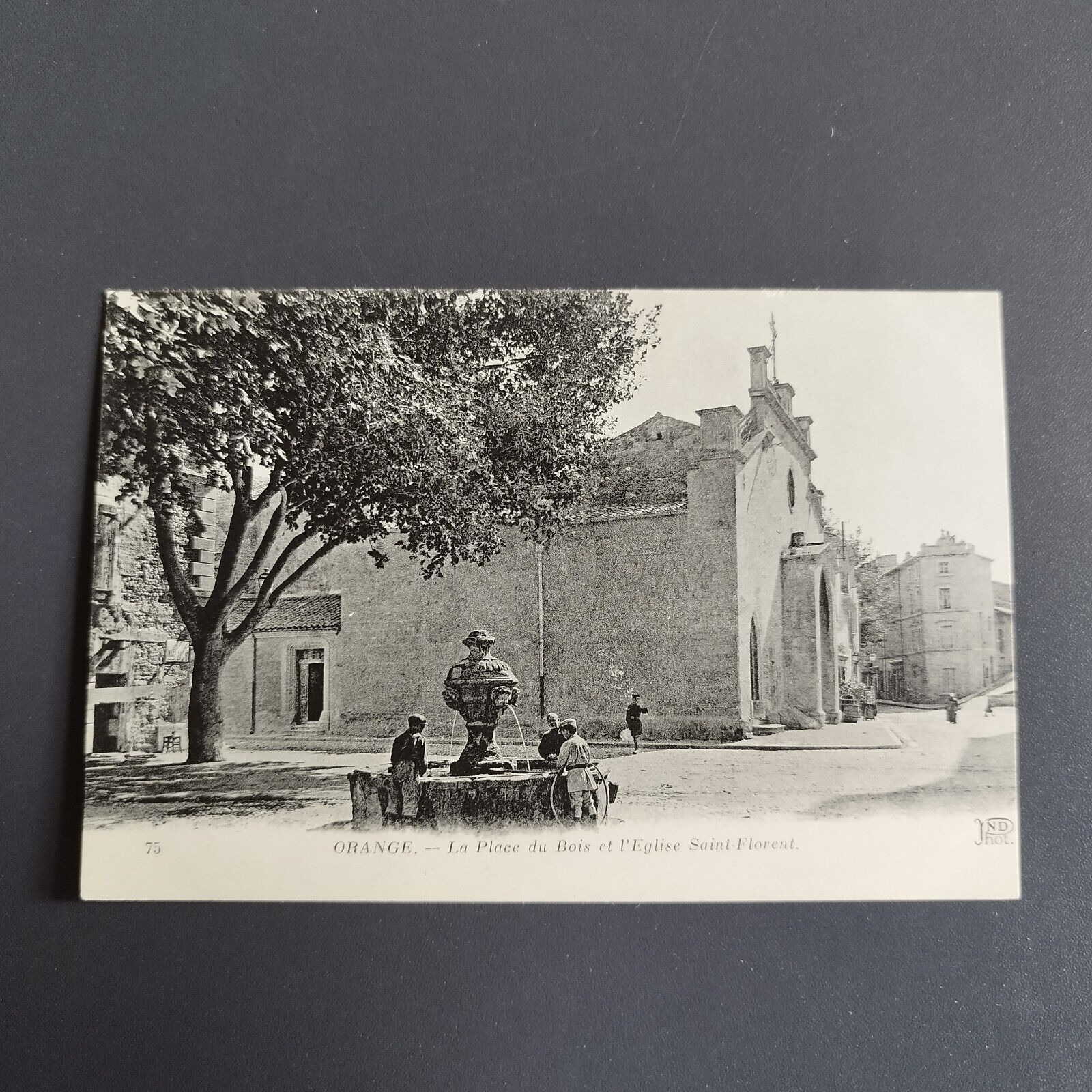 France -75- ORANGE- La Place du Bois et l'Église Saint-Florent 1910s