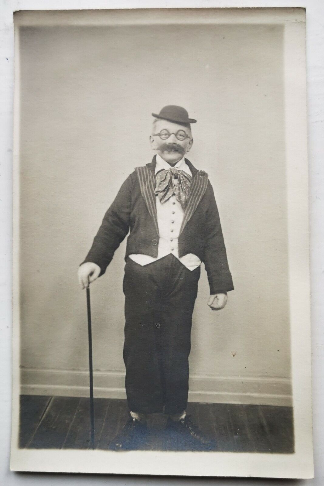 Photo postcard: Scary child dressed for costume party as old man/clown pok1500