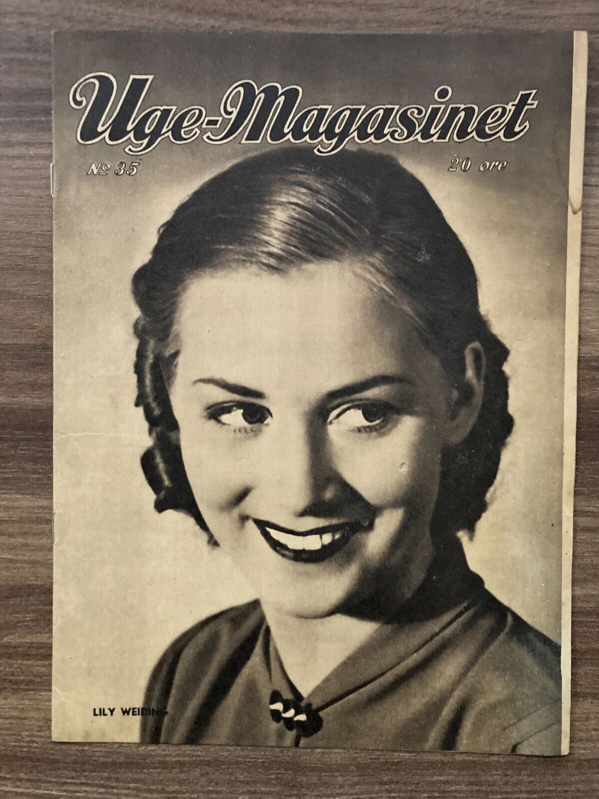 Lily Weiding Front Cover 1940s Complete Antique Danish Magazine "Uge-Magasinet"