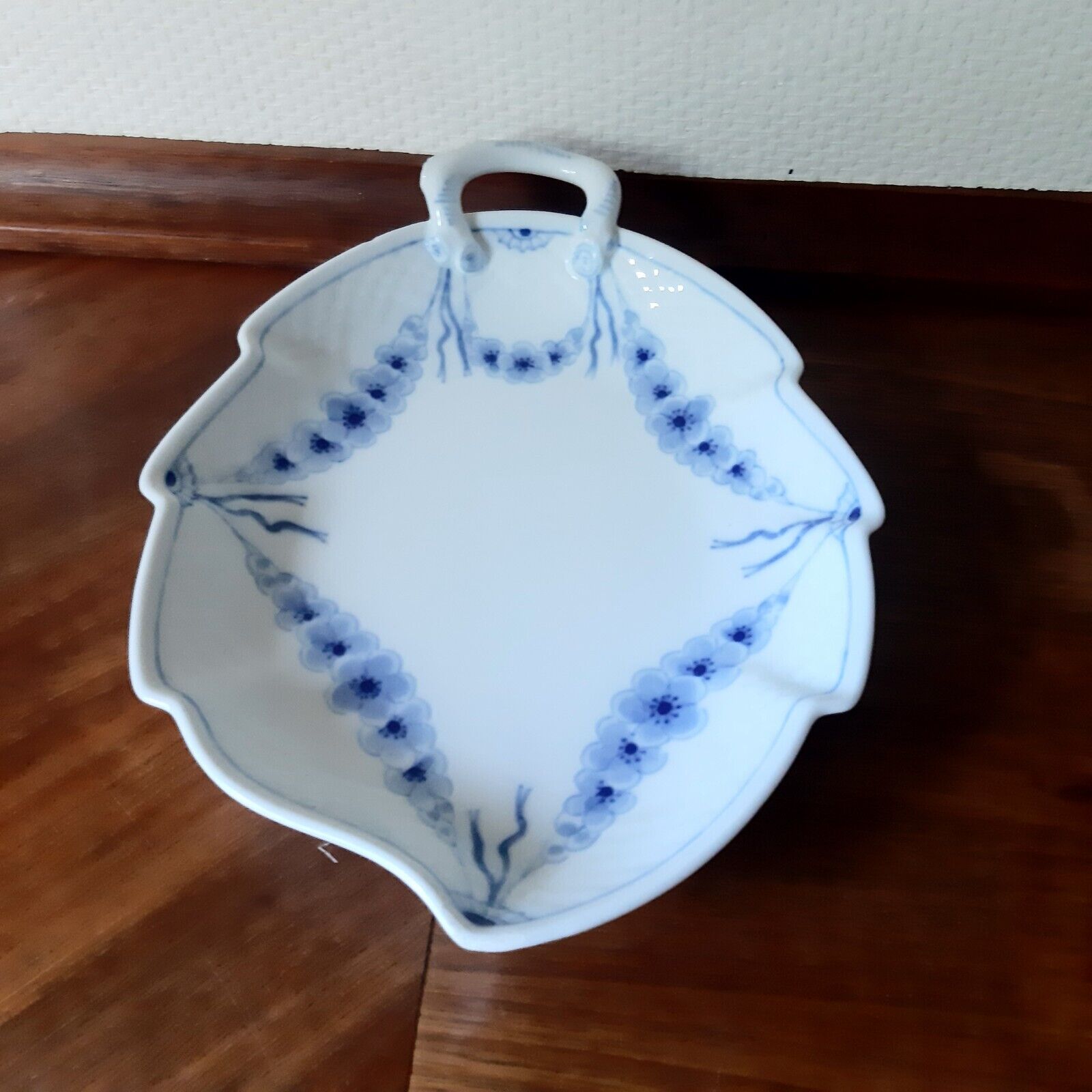 Old LEAF shaped EMPIRE Dish # 199 Bing  Grondahl  Royal Copenhagen 1948-52