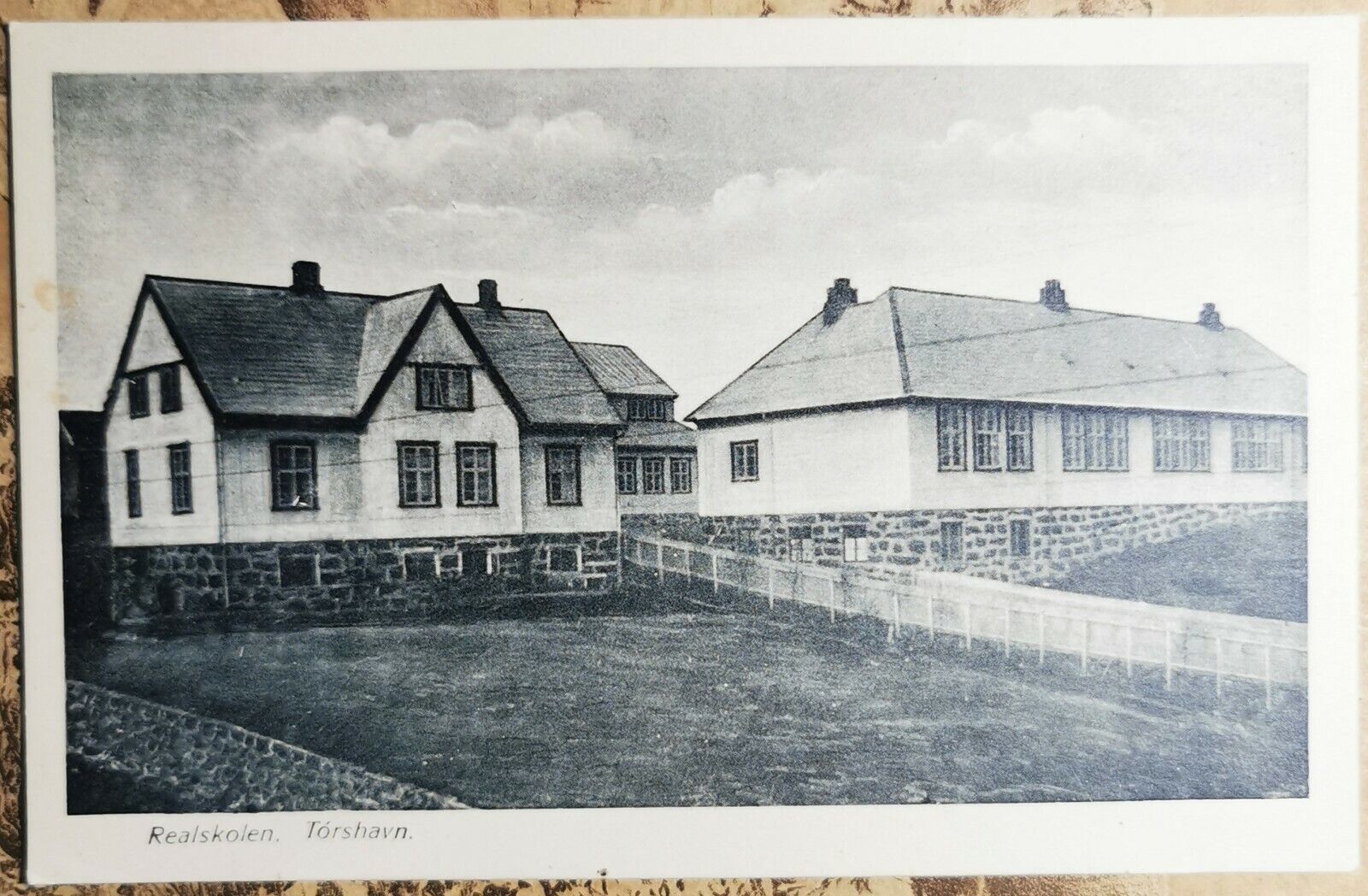 Vintage postcard:  Motif with Realskolen (school) in Tórshavn c 1930   pok1393