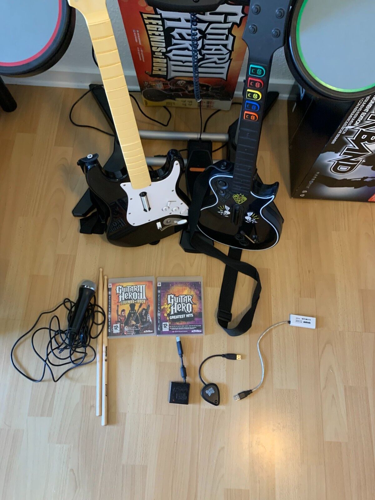 Guitar Hero 3 Legends of Rock + Rock Band Instrument Edition (PS3) - Used