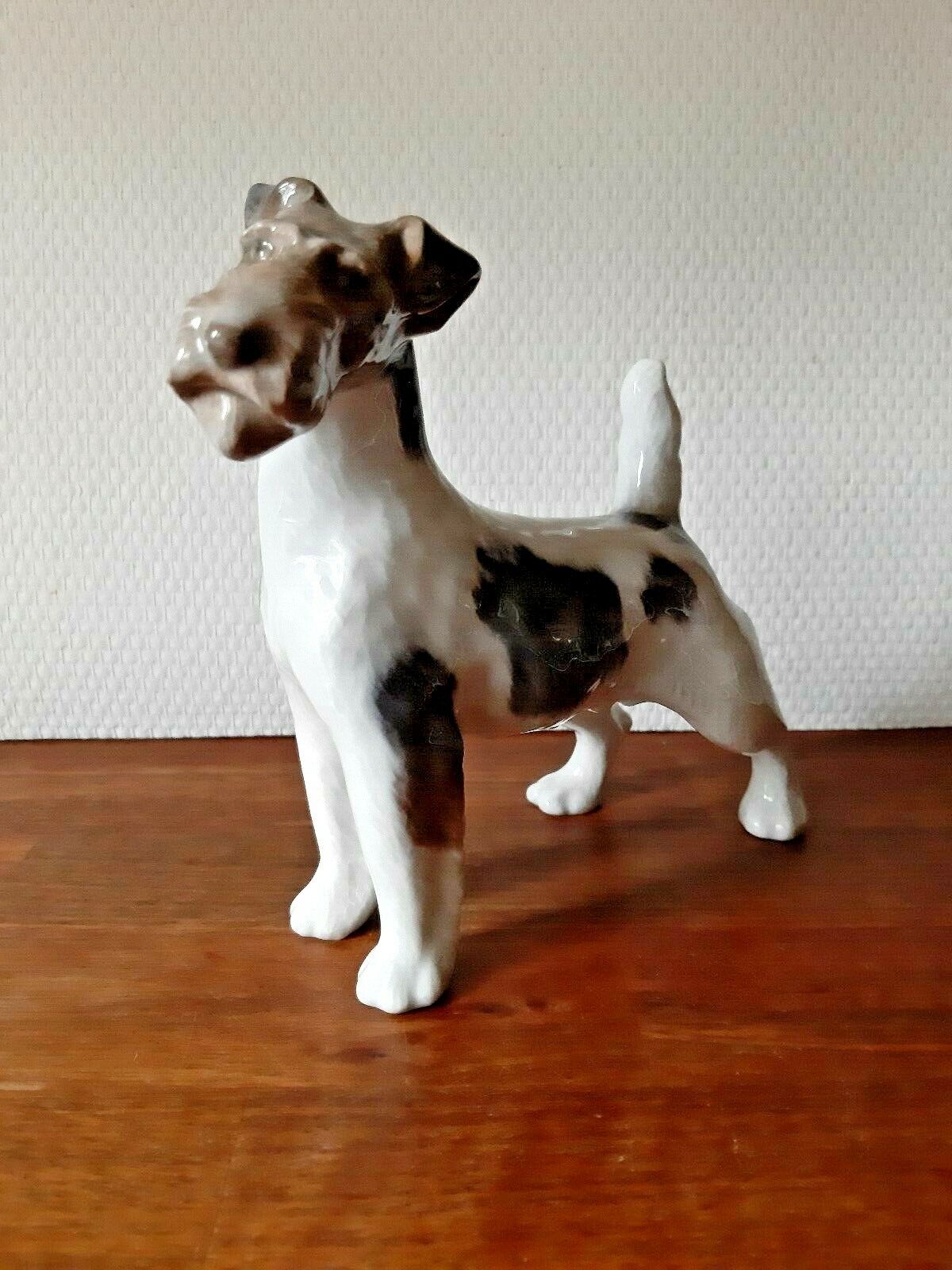 Wirehaired Terrier Standing ROYAL COPENHAGEN Denmark # 2967 Fact 1 Hallermundt