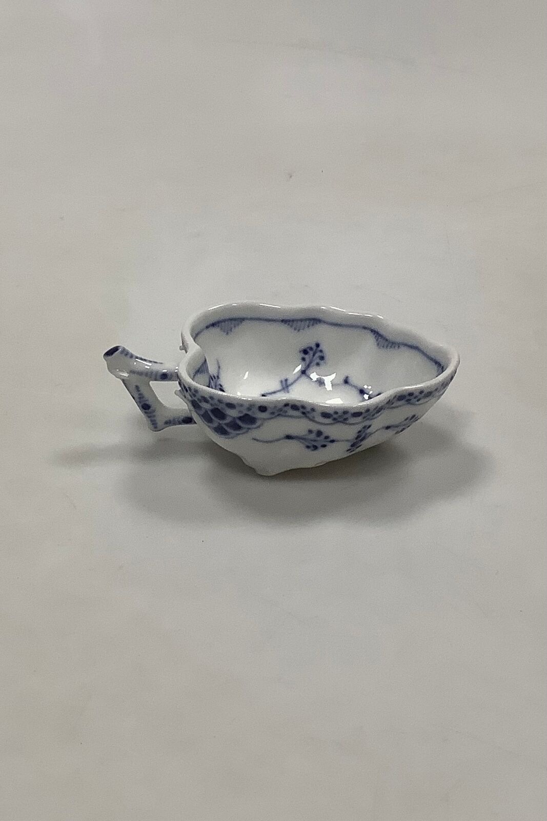 Royal Copenhagen Blue Fluted Half Lace Small leaf shaped bowl No 553